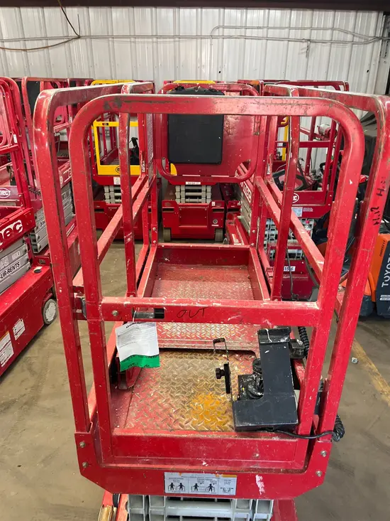 2019 MEC MICRO 19 Scissor Lift