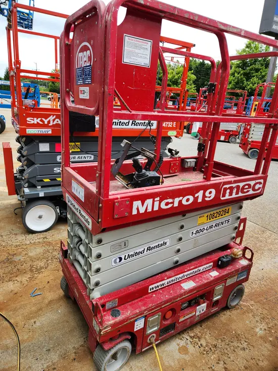 2018 MEC MICRO 19 Scissor Lift