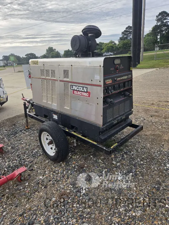2019 Lincoln Electric VANTAGE 549 Welder