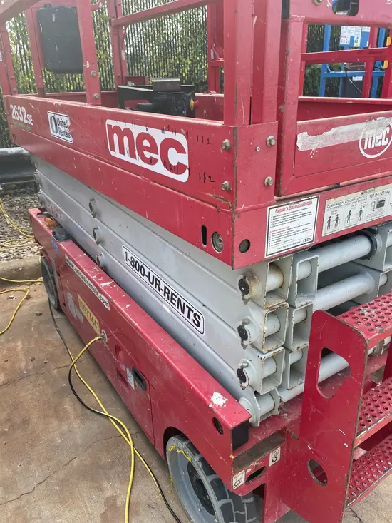 2019 MEC 2632SE Scissor Lift