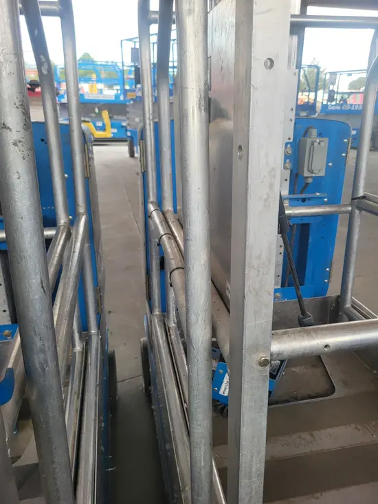 2019 MEC MICRO 19 Scissor Lift