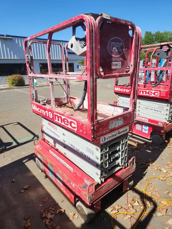 2018 MEC MICRO 19 Scissor Lift