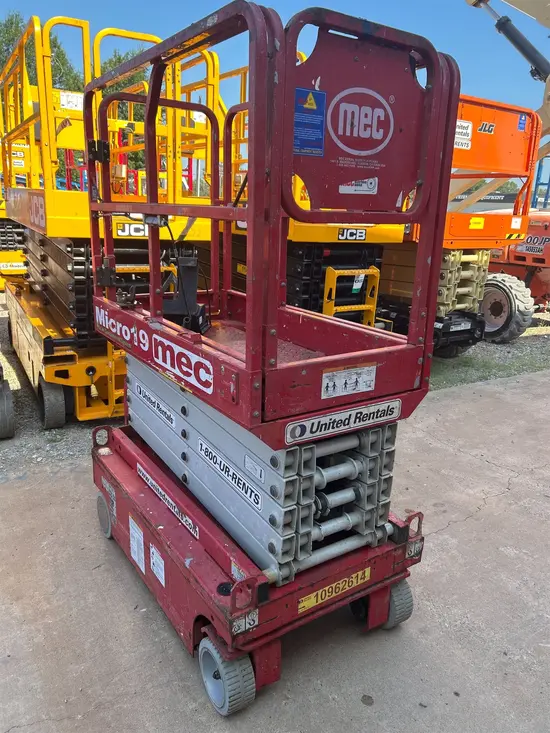 2019 MEC MICRO 19 Scissor Lift
