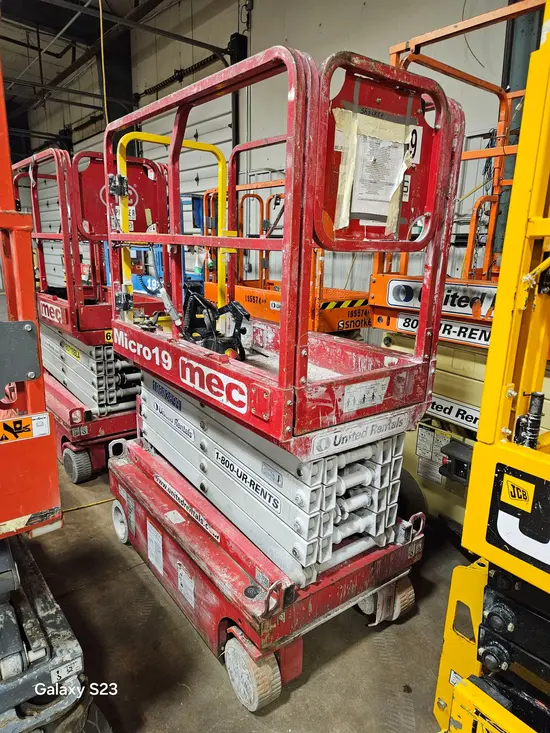 2018 MEC MICRO 19 Scissor Lift