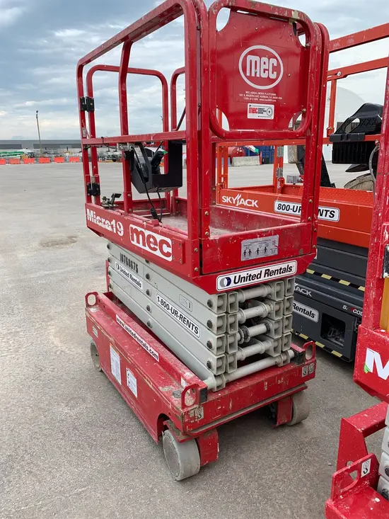 2018 MEC MICRO 19 Scissor Lift