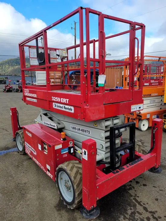 2018 MEC 3259ERT Scissor Lift