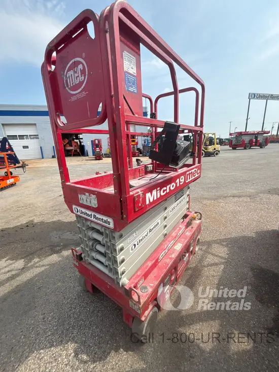 2018 MEC MICRO 19 Scissor Lift