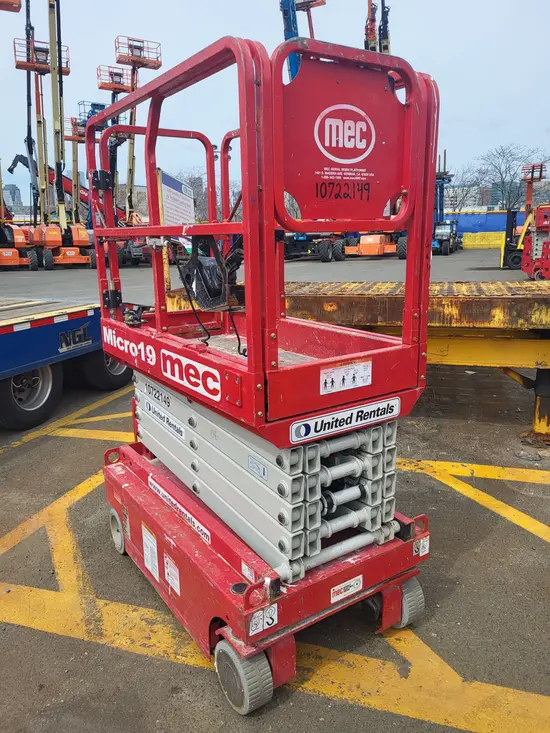 2018 MEC MICRO 19 Scissor Lift