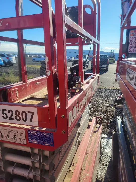 2018 MEC MICRO 19 Scissor Lift