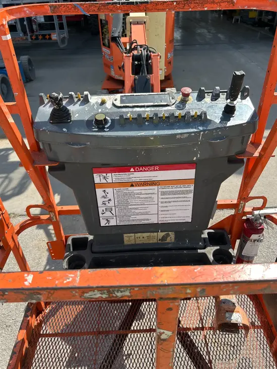 2015 JLG E300AJP Articulating Boom Lift