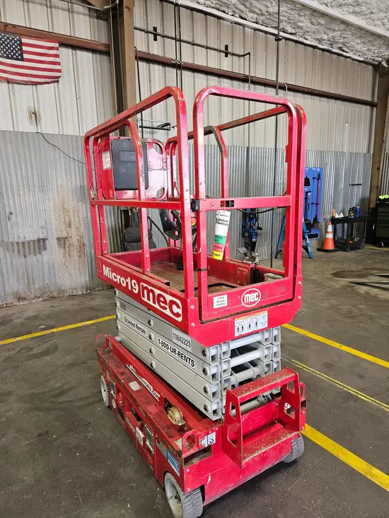 2018 MEC MICRO 19 Scissor Lift