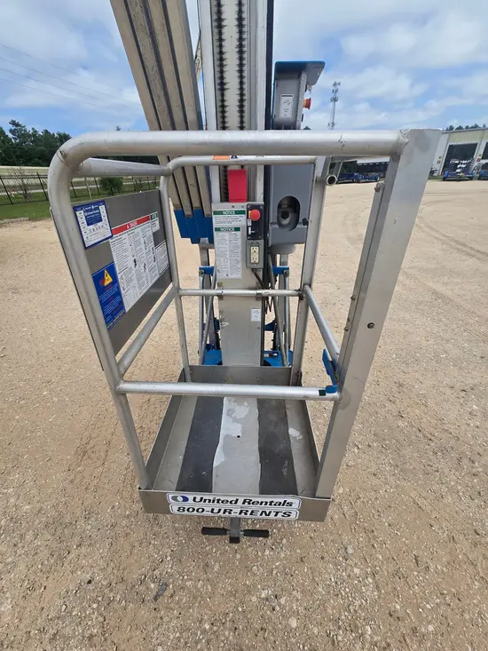 2018 Genie AWP-40SDC Pusharound Lift