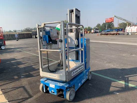 2017 Genie GR-20 Self-Propelled One-Person Lift