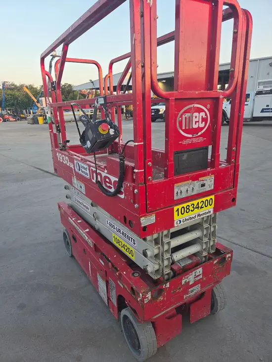 2018 MEC 1930SE Scissor Lift