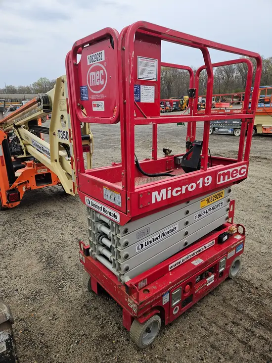 2018 MEC MICRO 19 Scissor Lift