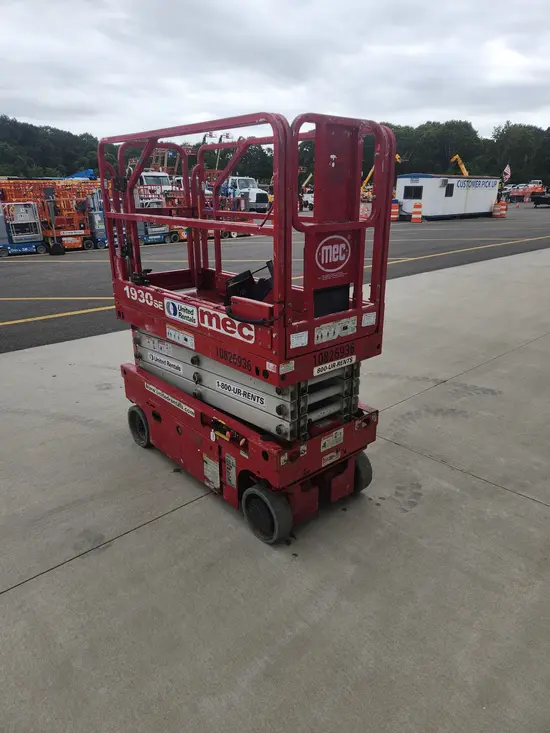 2018 MEC 1930SE Scissor Lift