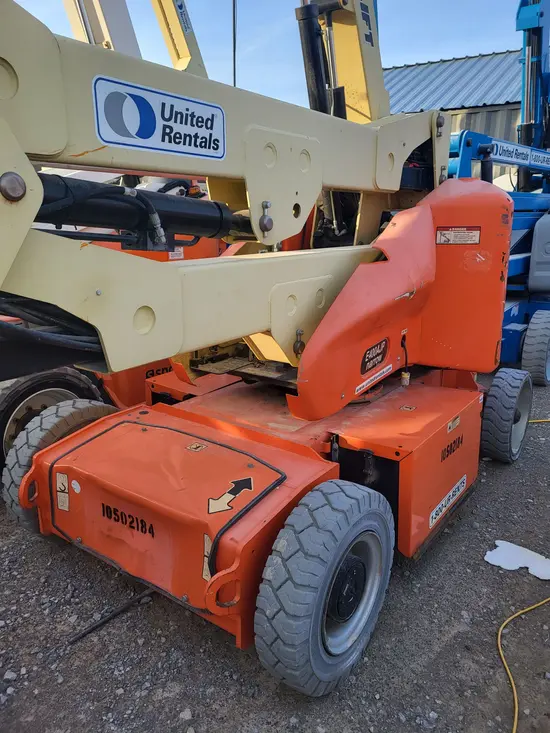 2016 JLG E400AJPN Articulating Boom Lift