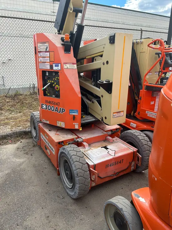 2016 JLG E300AJP Articulating Boom Lift