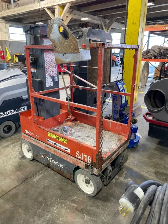2017 Skyjack SJ16 Self-Propelled One-Person Lift