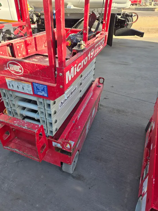 2018 MEC MICRO 19 Scissor Lift