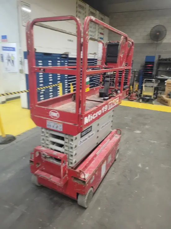 2018 MEC MICRO 19 Scissor Lift