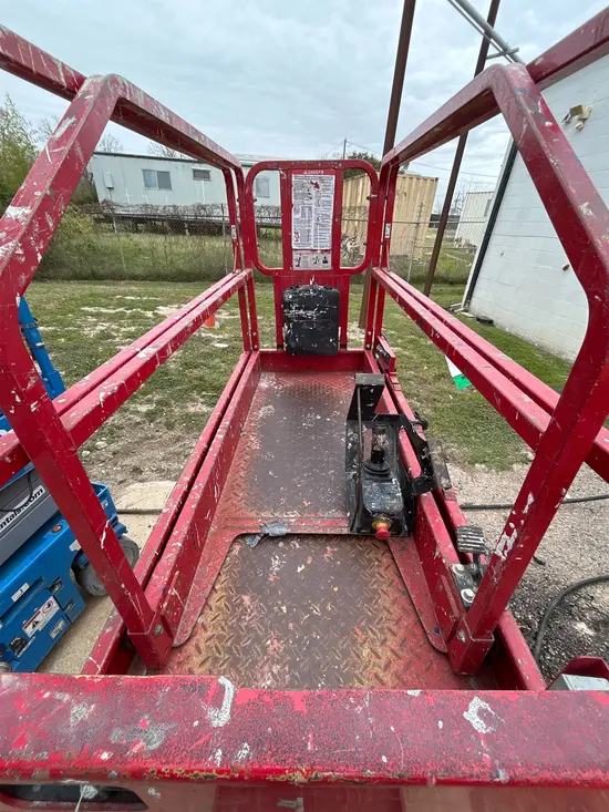 2018 MEC 1930SE Scissor Lift