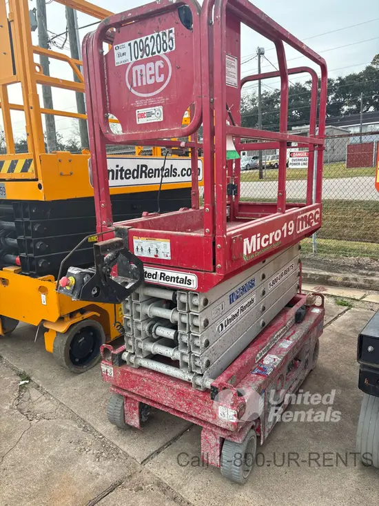 2019 MEC MICRO 19 Scissor Lift