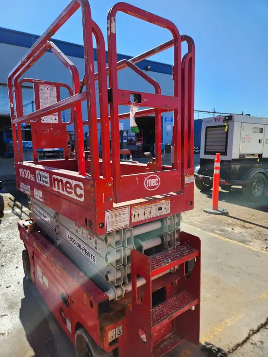 2018 MEC 1930SE Scissor Lift