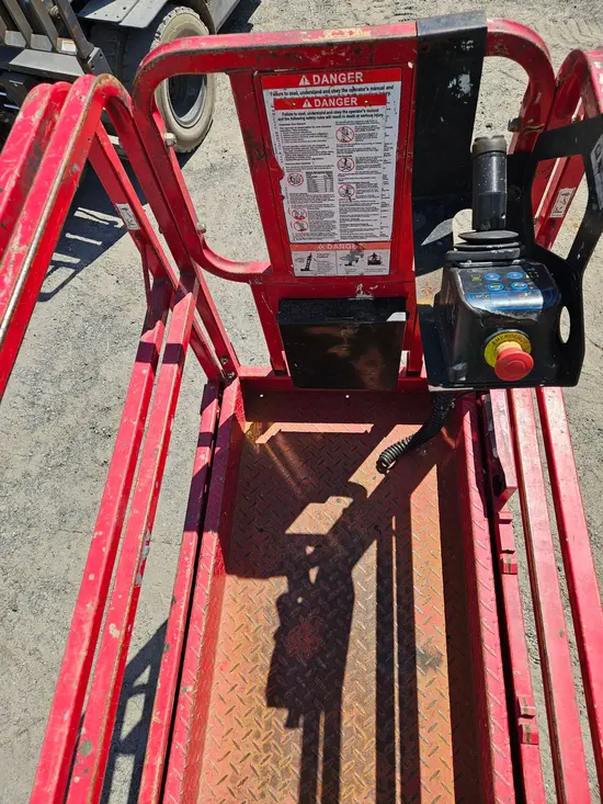 2017 MEC 1930SE Scissor Lift