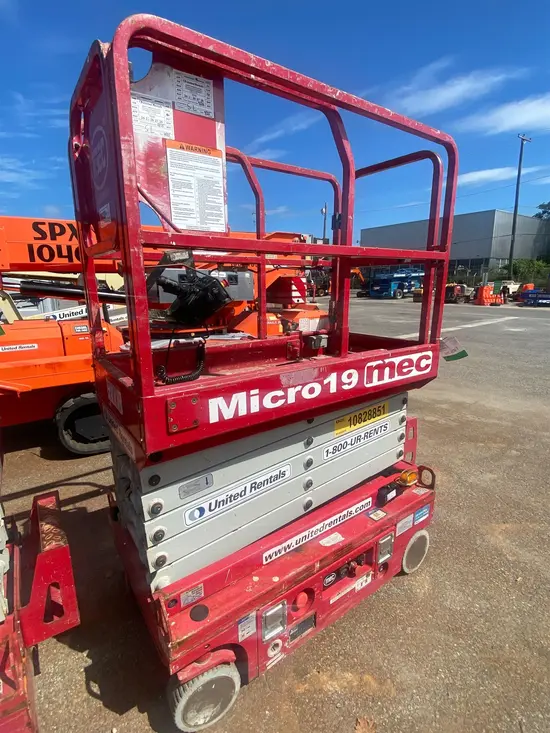 2018 MEC MICRO 19 Scissor Lift