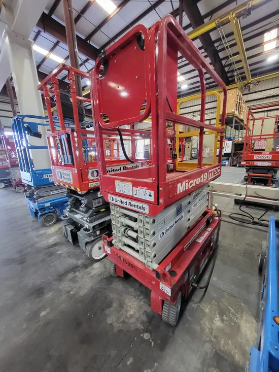 2019 MEC MICRO 19 Scissor Lift