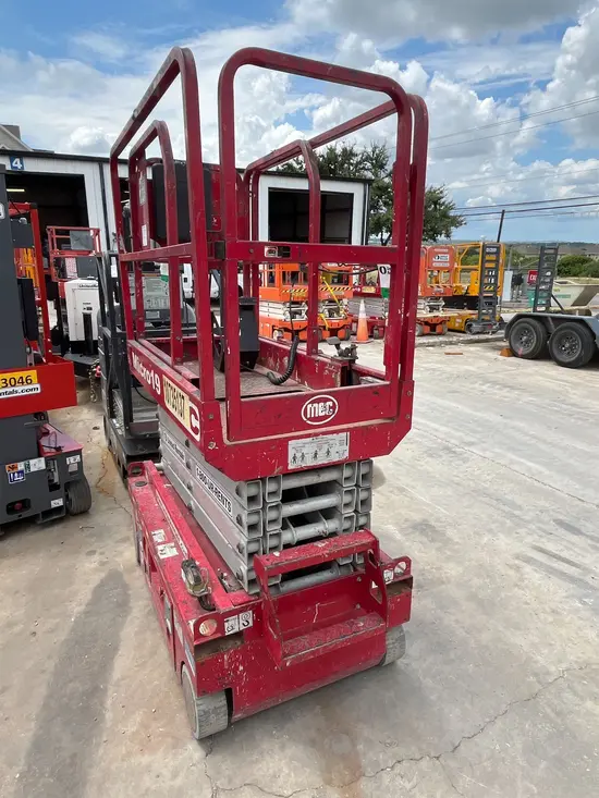 2018 MEC MICRO 19 Scissor Lift