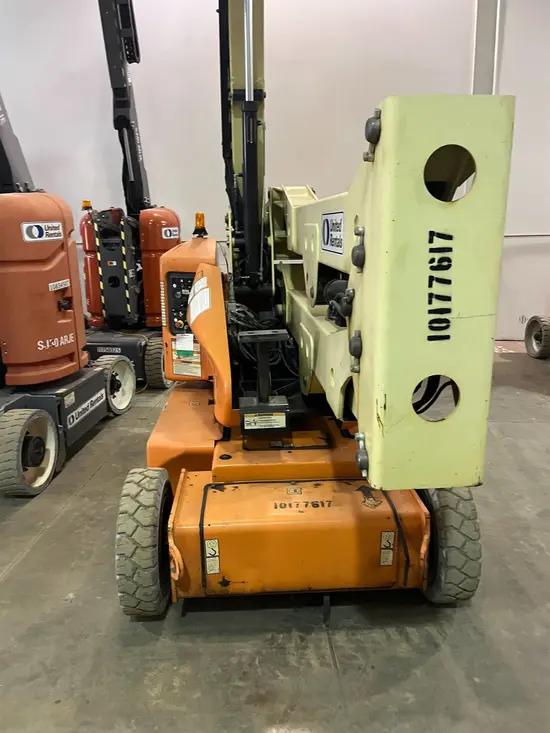 2013 JLG E400AJPN Articulating Boom Lift