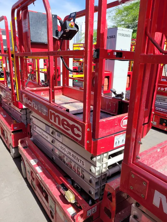 2017 MEC MICRO 19 Scissor Lift