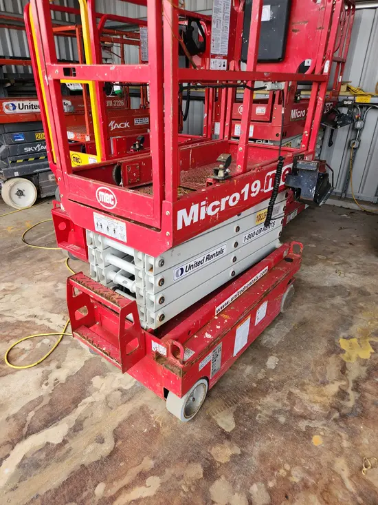 2018 MEC MICRO 19 Scissor Lift