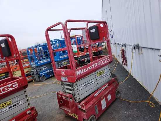 2018 MEC MICRO 19 Scissor Lift