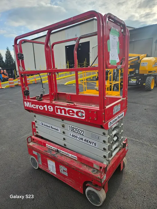 2018 MEC MICRO 19 Scissor Lift