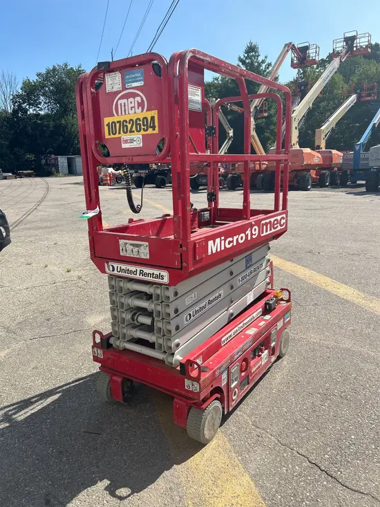 2018 MEC MICRO 19 Scissor Lift
