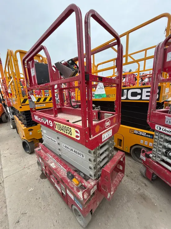 2018 MEC MICRO 19 Scissor Lift