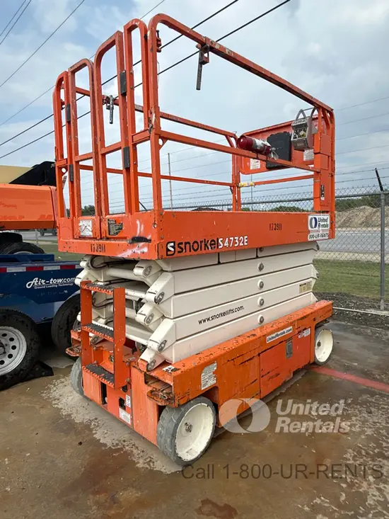 2016 Snorkel S4732E Scissor Lift