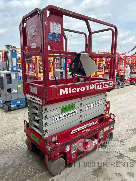 2018 MEC MICRO 19 Scissor Lift