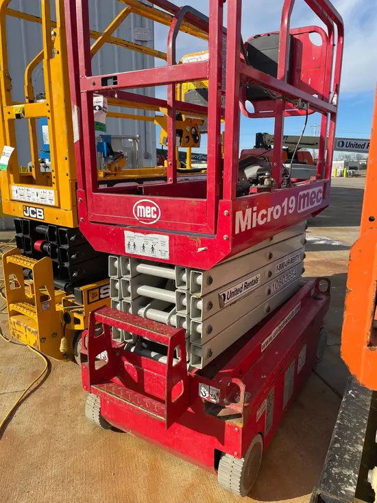 2018 MEC MICRO 19 Scissor Lift