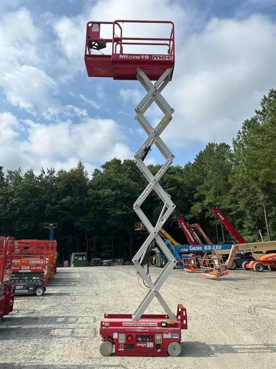 2018 MEC MICRO 19 Scissor Lift