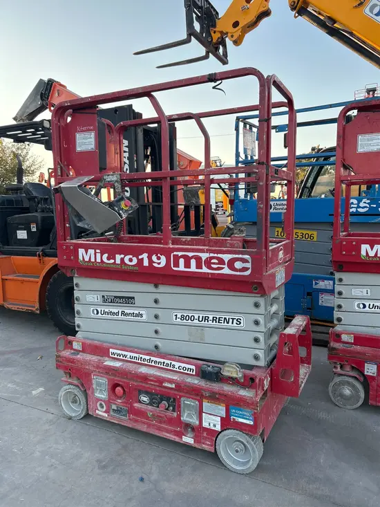 2019 MEC MICRO 19 Scissor Lift
