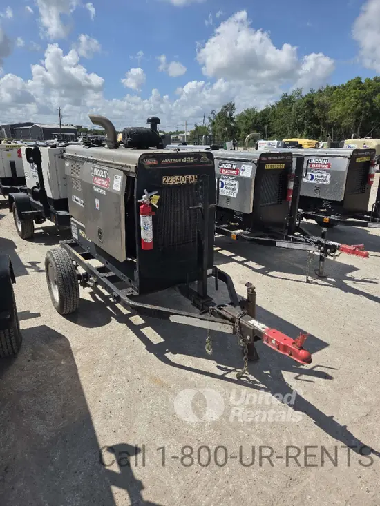 2019 Lincoln Electric VANTAGE 435 Welder