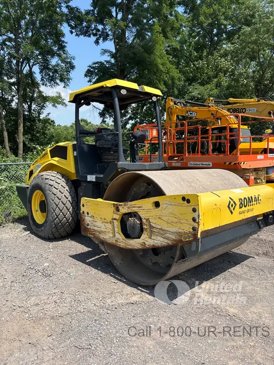 2021 BOMAG BW211D-5 Single Drum Roller