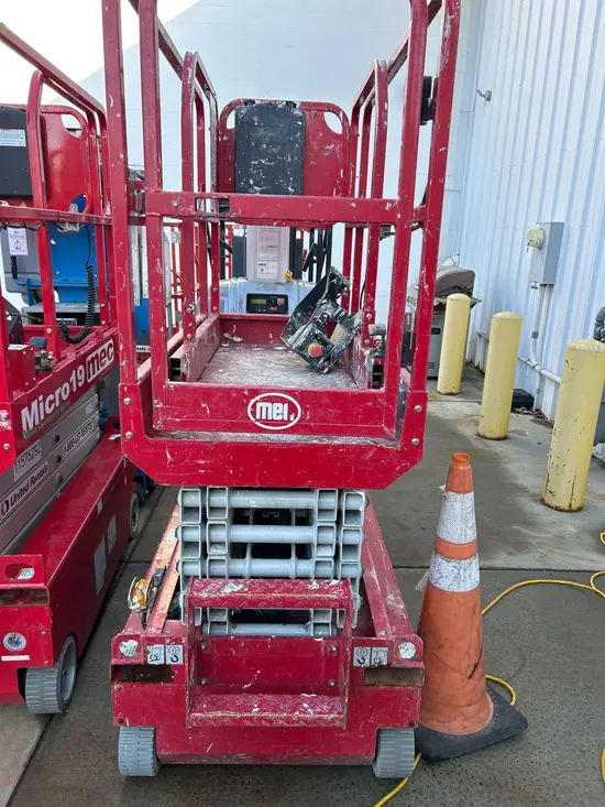 2018 MEC MICRO 19 Scissor Lift