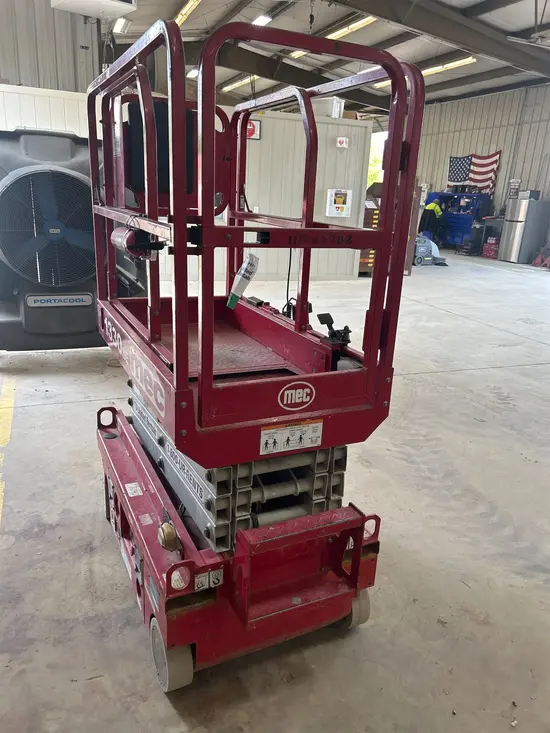 2018 MEC 1330SE Scissor Lift