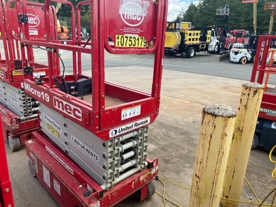 2018 MEC MICRO 19 Scissor Lift