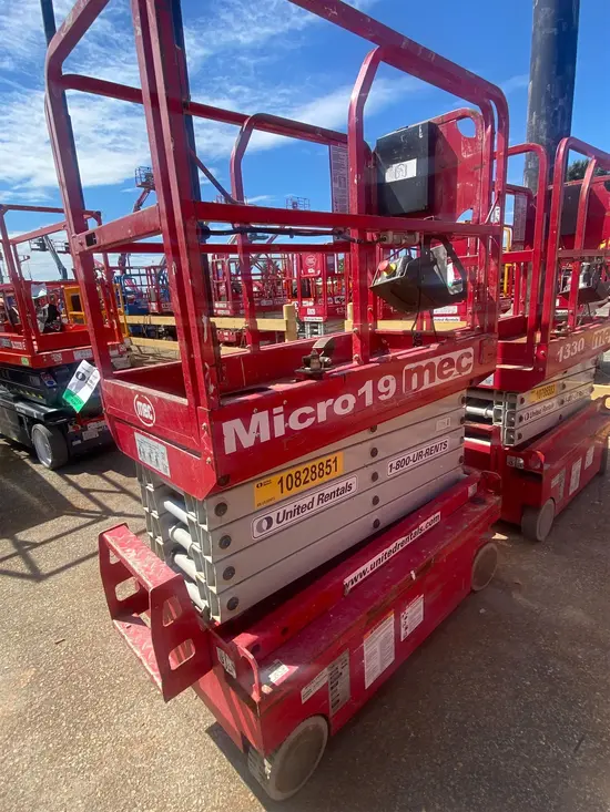 2018 MEC MICRO 19 Scissor Lift